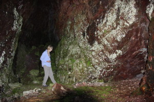 Exploring the cave on Devil's Warehouse