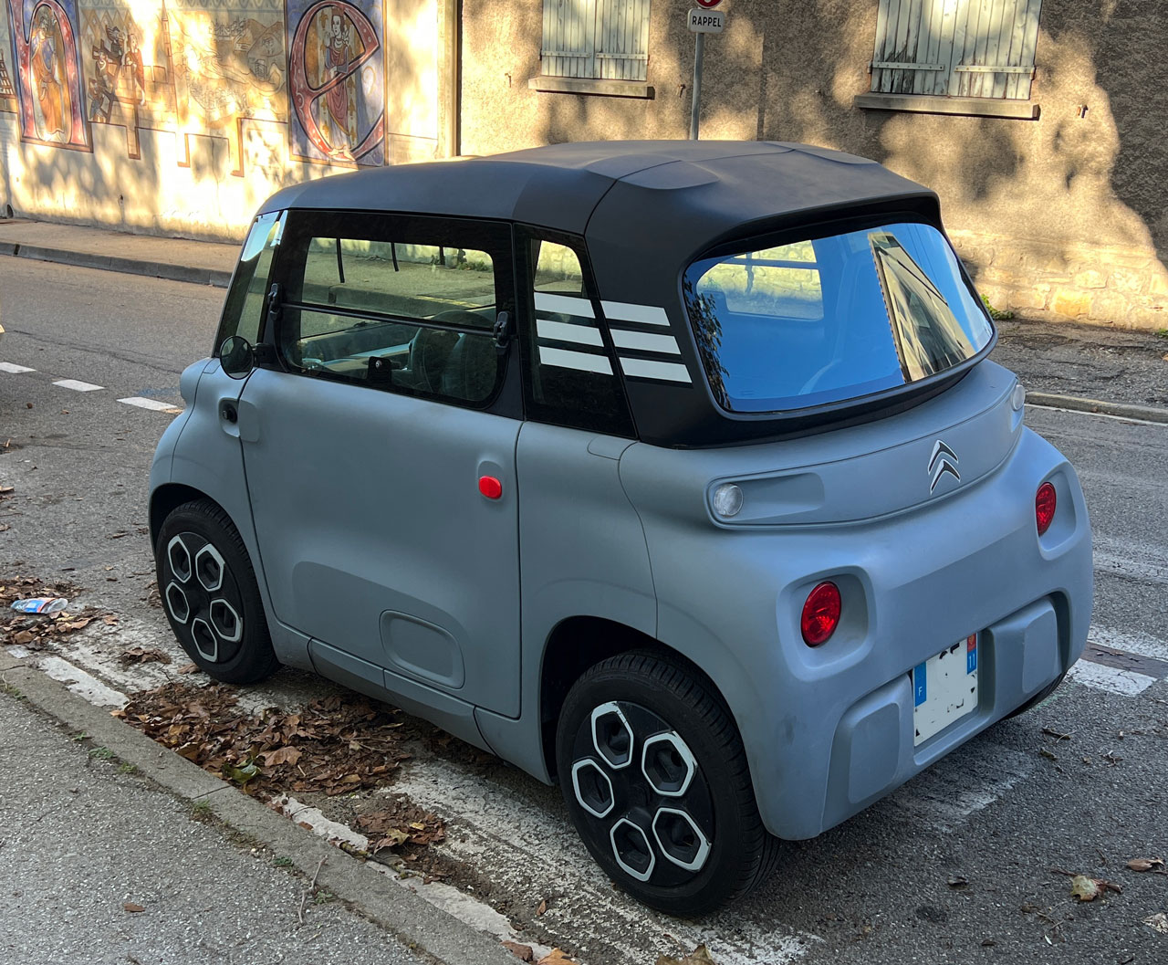 20221105-Funny-car-in-Carcassonne